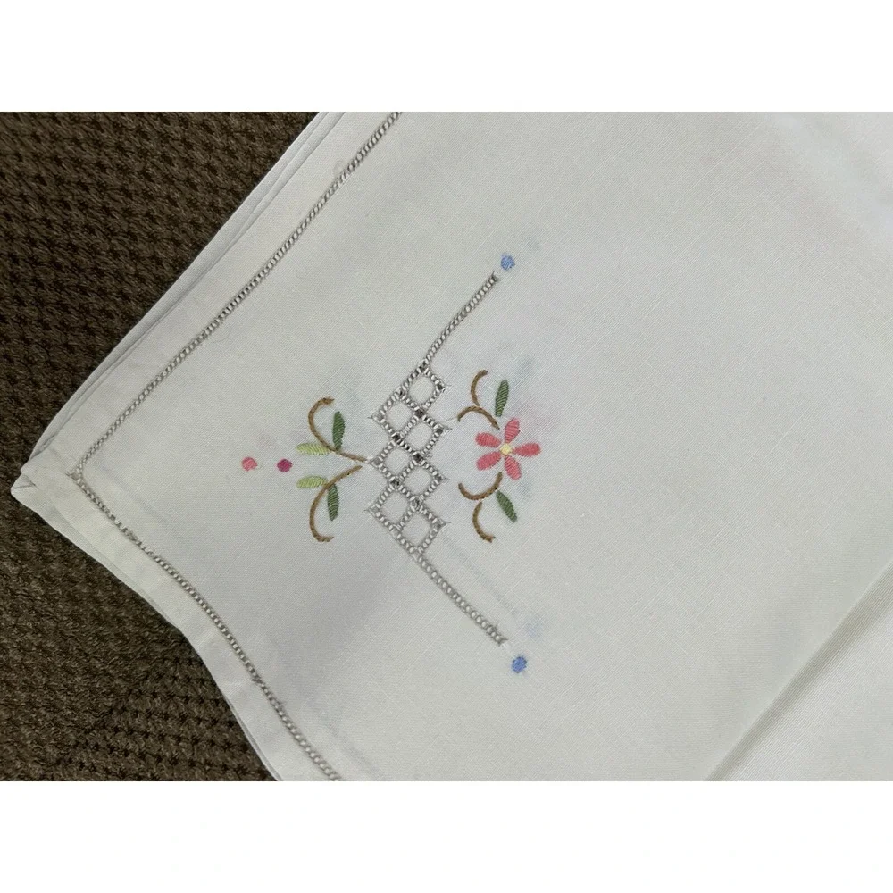 Vintage Crewel Embroidery Tablecloth Table Topper‎ Floral Crochet Trim 32